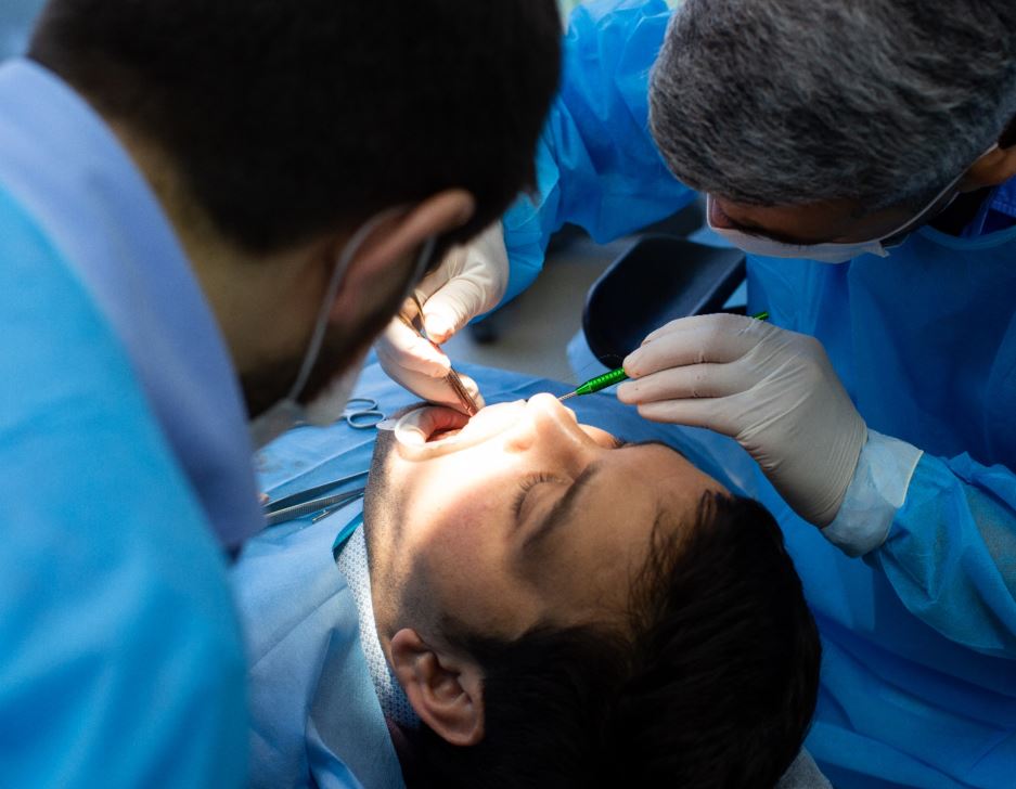 Dentist Assistant Surgery Dental Clinic